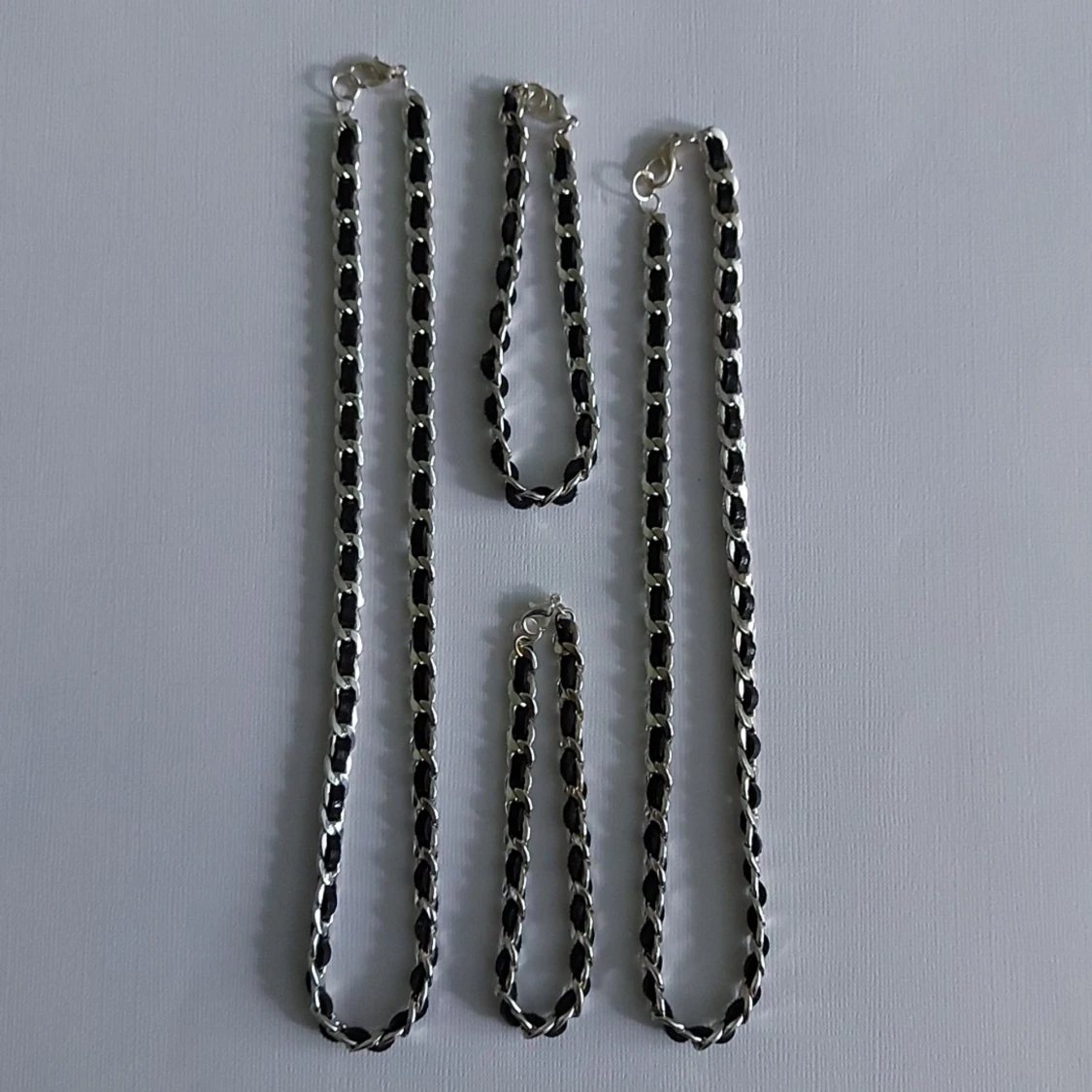 Halskedor och armband för han och henne