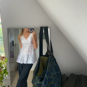 Vintage siden linne  - Vintage siden linne, 2000s stuk. Aldrig använd, prislapp finns kvar. Köpt på humana i Barcelona. Storlek XS/S. 