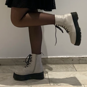 Boots - Boots från märket ”happy” köpta på scorett, nypris 799. De är inlämnade hos skomakare och förstärkta med läder i hälen som har hjälpt mot skav :) tar Swish. Köparen står för frakt 