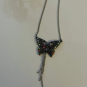 Fjäril halsband  - Fjäril halsband, Hämtas i Alby 