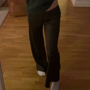 Satin byxor  - As fin lågmidjade satin byxor ifrån zara, finns ej kvar på hemsidan längre💓💓💓