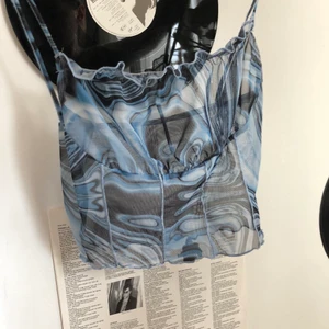 linne - säljer ett genomskinligt linne! minns dock inte vart jag köpt det ifrån. 🦋