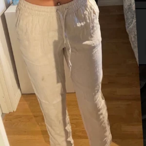 Linnebyxor hm - Linnebyxor från hm, säljer pga av att jag har andra som jag använder mer💕(Lånad bild)