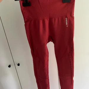 Gymshark Energy Seamless ❤️ - Säljer mina energy thights som typ inte är använda alls, max 3 gånger! Dom är i mycket bra skick👌🏼☺️❤️