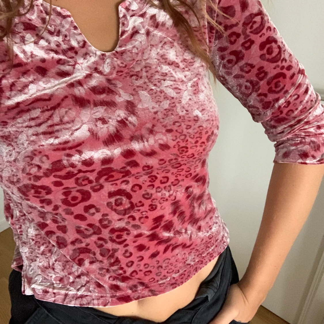Rosa leopardtröja i sammet  - 90