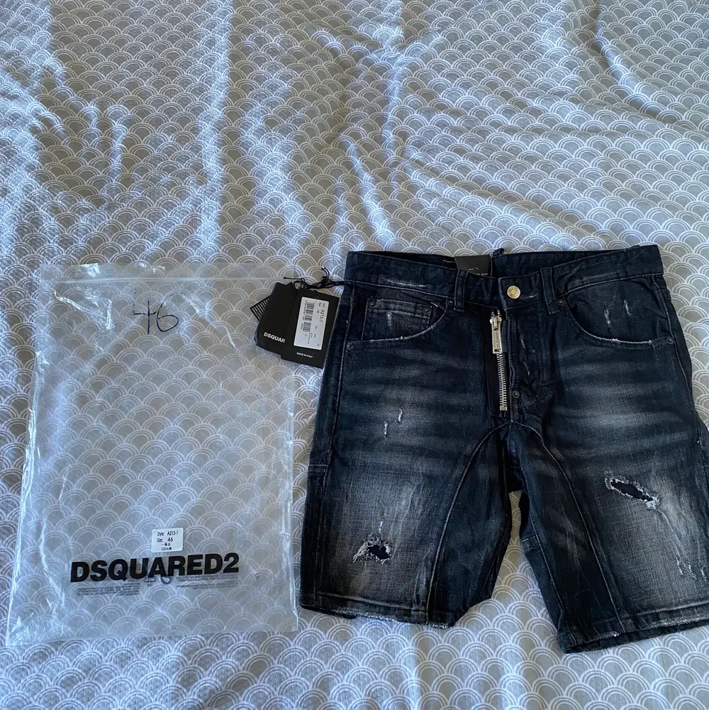 Dsquared shorts, helt nya!  Jag har olika modeller & storlekar Påse & lappar medföljer Endast seriösa kunder tack! . Shorts.