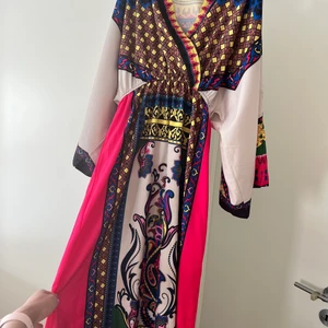 M  - Jätte fin silk klänning i väldig fint skick 