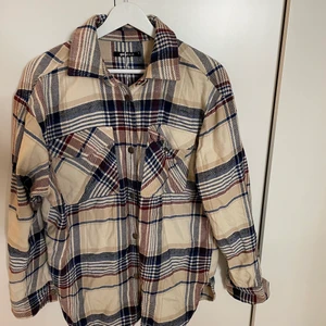 Jacka - Rutig Jacka från Ginatricot i storlek M 