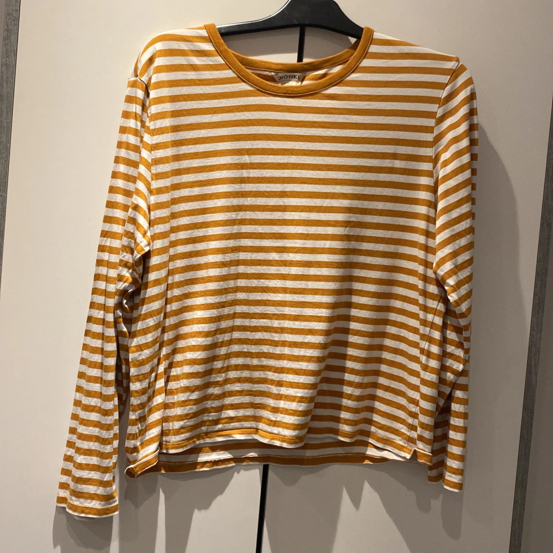 Monki gul radnig tröja storlek L