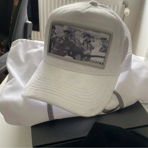 Maggiore keps - Säljer nu min maggiore c9 keps då jag inte gillar vit hör av er ifall ni är intresserade 