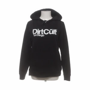 Dirtcult hoodie - Dirtcult hoodie nästan i nyskick i