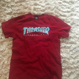 T-shirt från Trasher - Jättefint skick, endast använd ett fåtal gånger. Storlek Medium men passar perfekt som oversize för XS och S. 