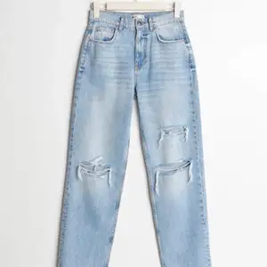 Fina jeans, använda fåtals ggr, 250kr+frakt, priset kan diskuteras, säljes då jag gått ner i vikt och kan därför inte använda dem längre, nypris: 600kr, säljer för: 250kr+frakt 