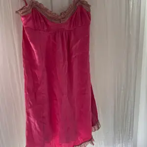 Så fin rosa sidenklänning från odd molly!  Storlek 0 (motsvarar Xs)