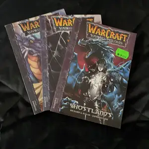 Warcraft manga har ej läst dem. När jag köpte dme kostade de 79kr st men jag säljer alla tre för 120kr. Frakten kommer jag skriva när man kontaktar mig😊