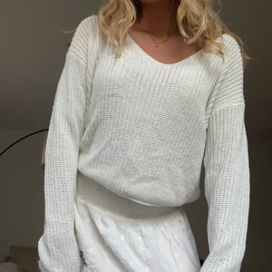 Tröja - Säljer denna fina stickade tröja från NA-KD då den inte kommer till användning! 