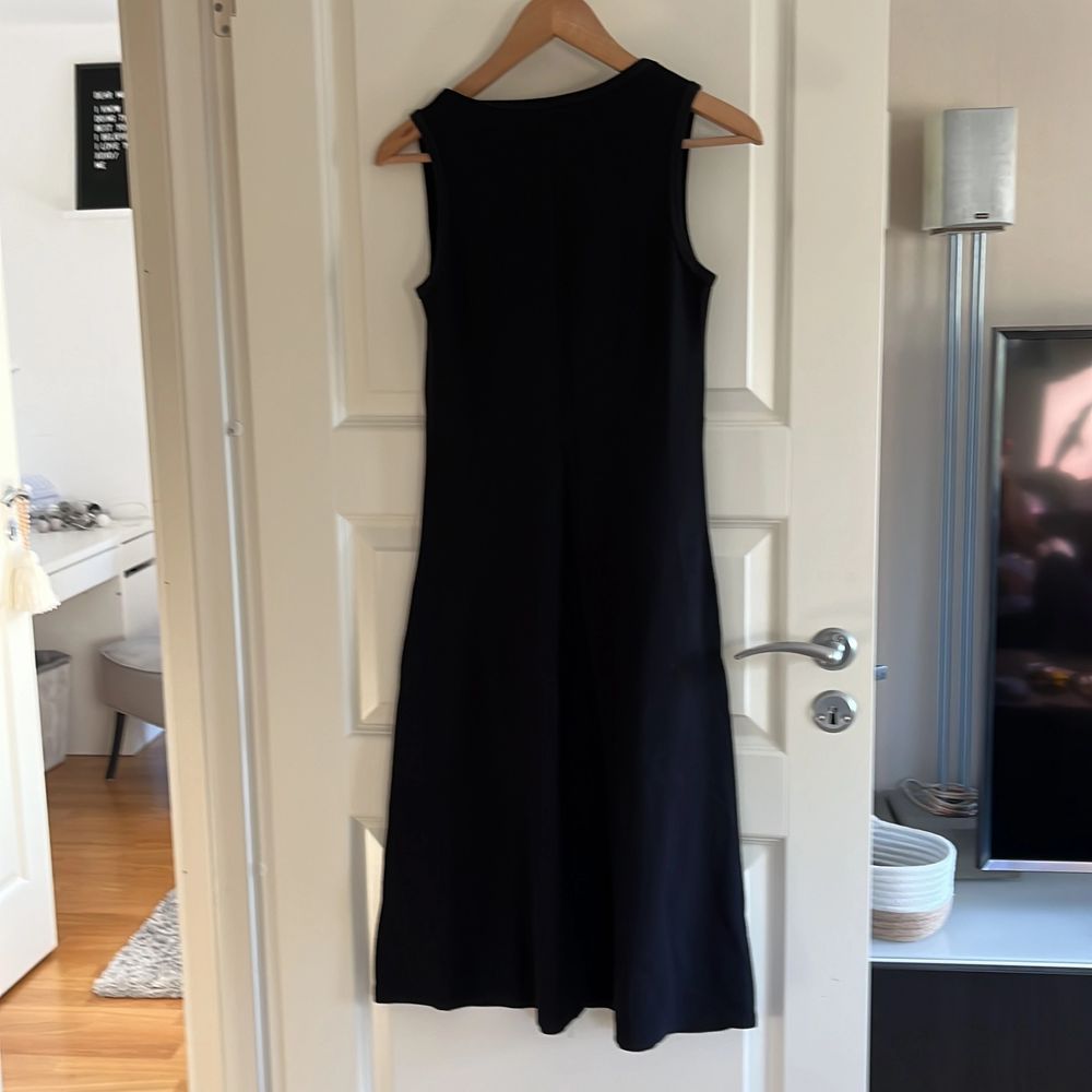 Svart Svart Nanso klänning | Plick Second Hand