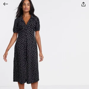 Sommarklänning - FINASTE klänning i sommar! Köpt från asos förra sommaren men i perfekt skick 💓  pris kan diskuteras, frakt tillkommer!