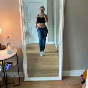 Tighta lågmidjade G-star vintage jeans - Säljer dessa vintage G-star jeansen som är mammas gamla, fint skick. Inga hål eller fläckar. Kontakta vid intresse💗
