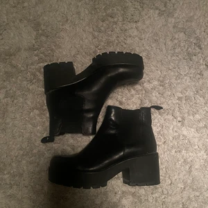 Vagabonds skor - Svarta vagabonds i storkek 39