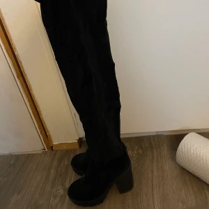 Over knee stövlar - Jättefint skick, knappt använda!