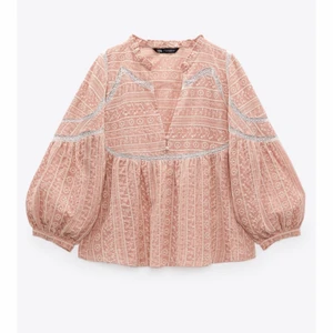 Blus från zara - Använd en gång, jättefint skick! Storlek M men passar för en S