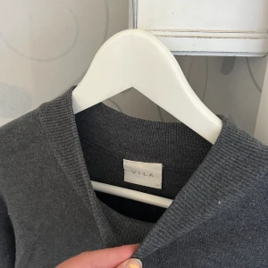 Stickad grå tröja - Stickad otroligt mjuk tröja