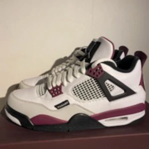 Jordan 4 psg  - Säljer helt ny Jordan 4 psg köptes från end clothing kan möts i Stockholm armas frakt STORLEK 43 . 