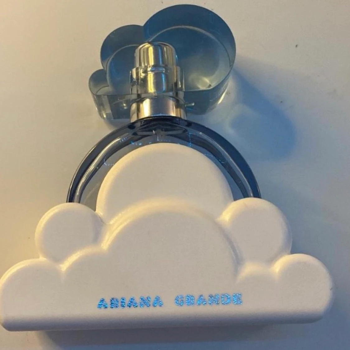 Cloud { Ariana Grande }