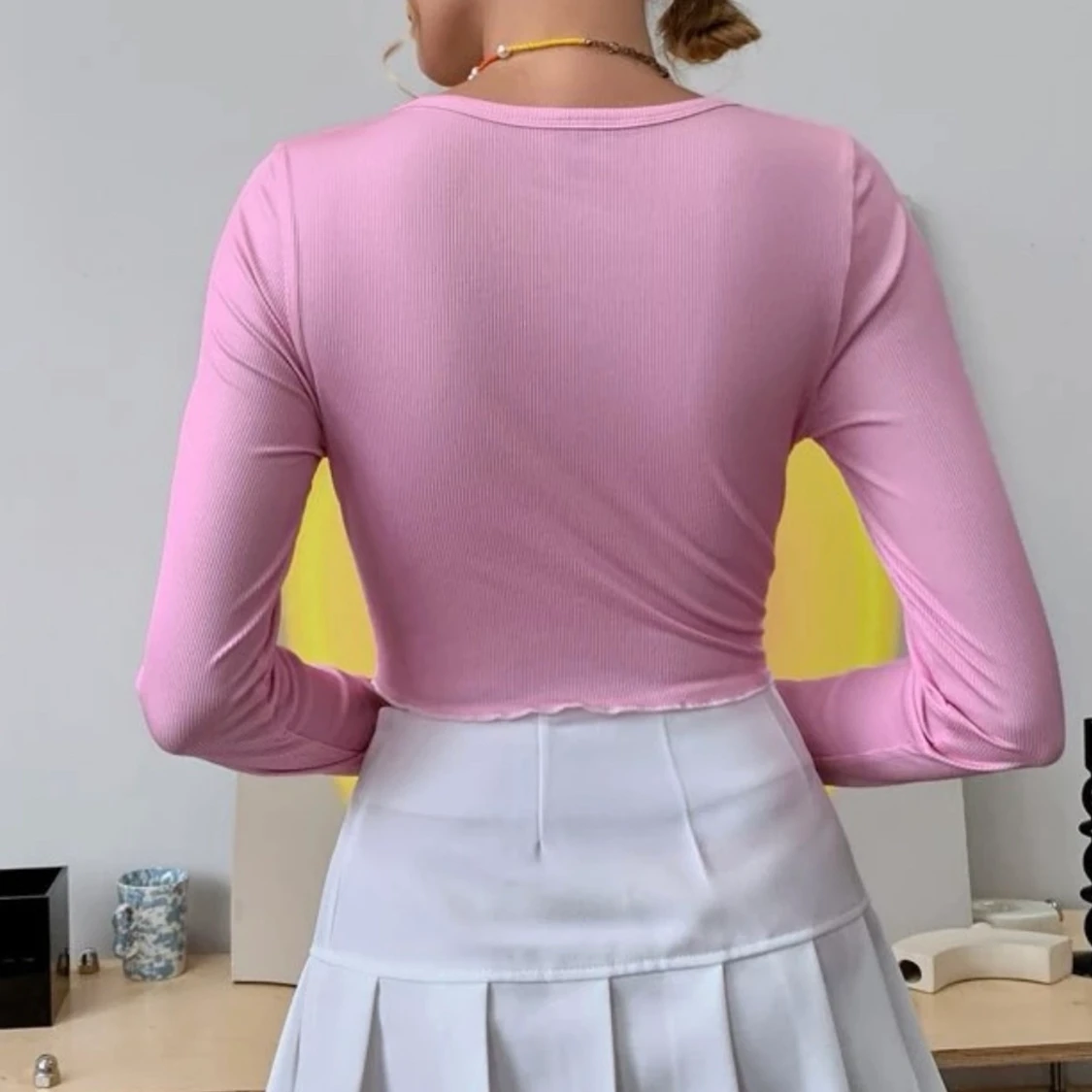 Rosa uppknäppbar tröja med fjärilstryck. - 91