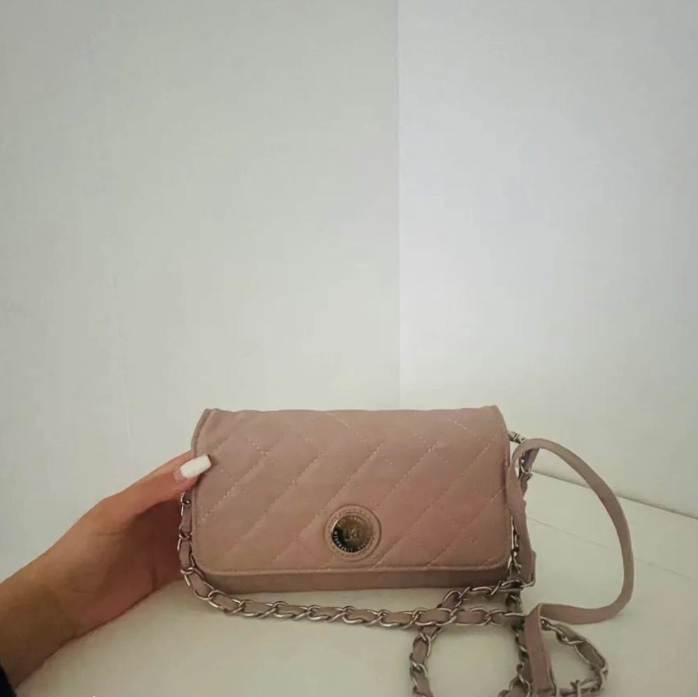Rosa Billig väska - | Plick Second Hand
