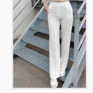 Kostymbyxor - Säljer dessa helt nya kostymbyxorna då dom ej  passar mig, lappen är kvar❤️