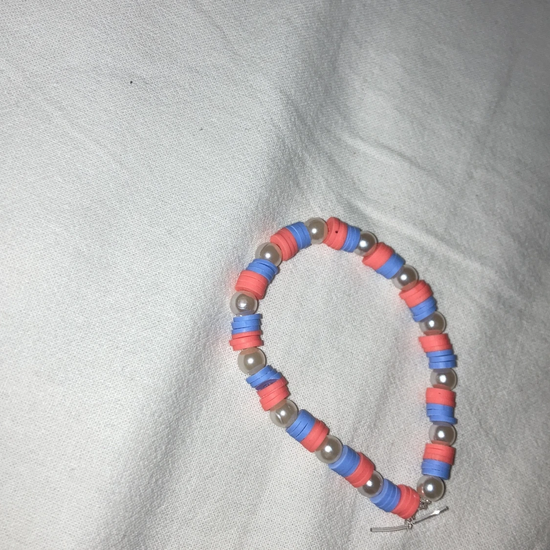 Armband hemmagjort men fina pärlor färgerna blå vit orange - 91