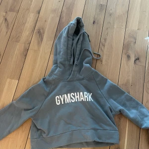 hoodie - croppad hoodie från gymshark 💟