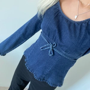 Jeans topp - Blus/ topp i denim från h&m, aldrig använd☺️❤️