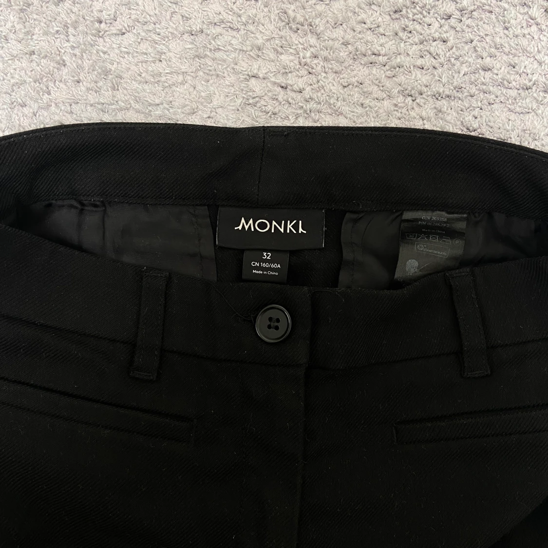 Svarta kostymbyxor  - 91