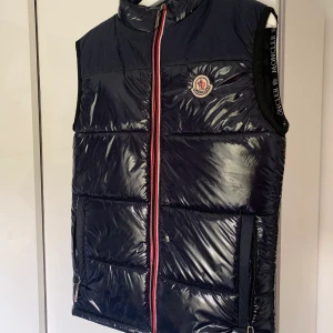 Monclear  - Monclerväat storlek S men passar som m 