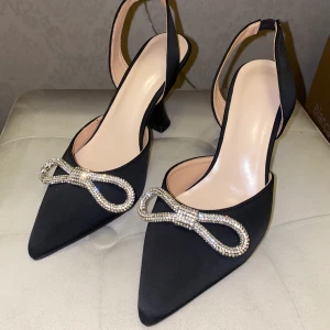 Sparkle klackar  - Använda endast en gång. Bekväma att gå i. 