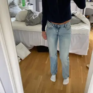 Skitsnygga lågmidjade jeans!! Weekdays modell arrow