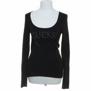 Guess tröja - Guess tröja i bra skick, Passade tyvärr inte Storlek: M 