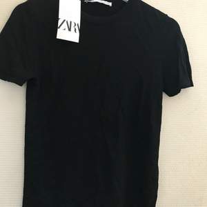 Helt ny oanvänd T-shirt i nylon storlek m. Nypris 229kr