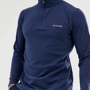 Columbia  - Jag säljer dessa tröjor, jätte sköna. Det finns i mörkblå och grå.