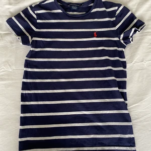 T-shirt - Ralph Lauren t-shirt i storlek S, bra skick! 🌟