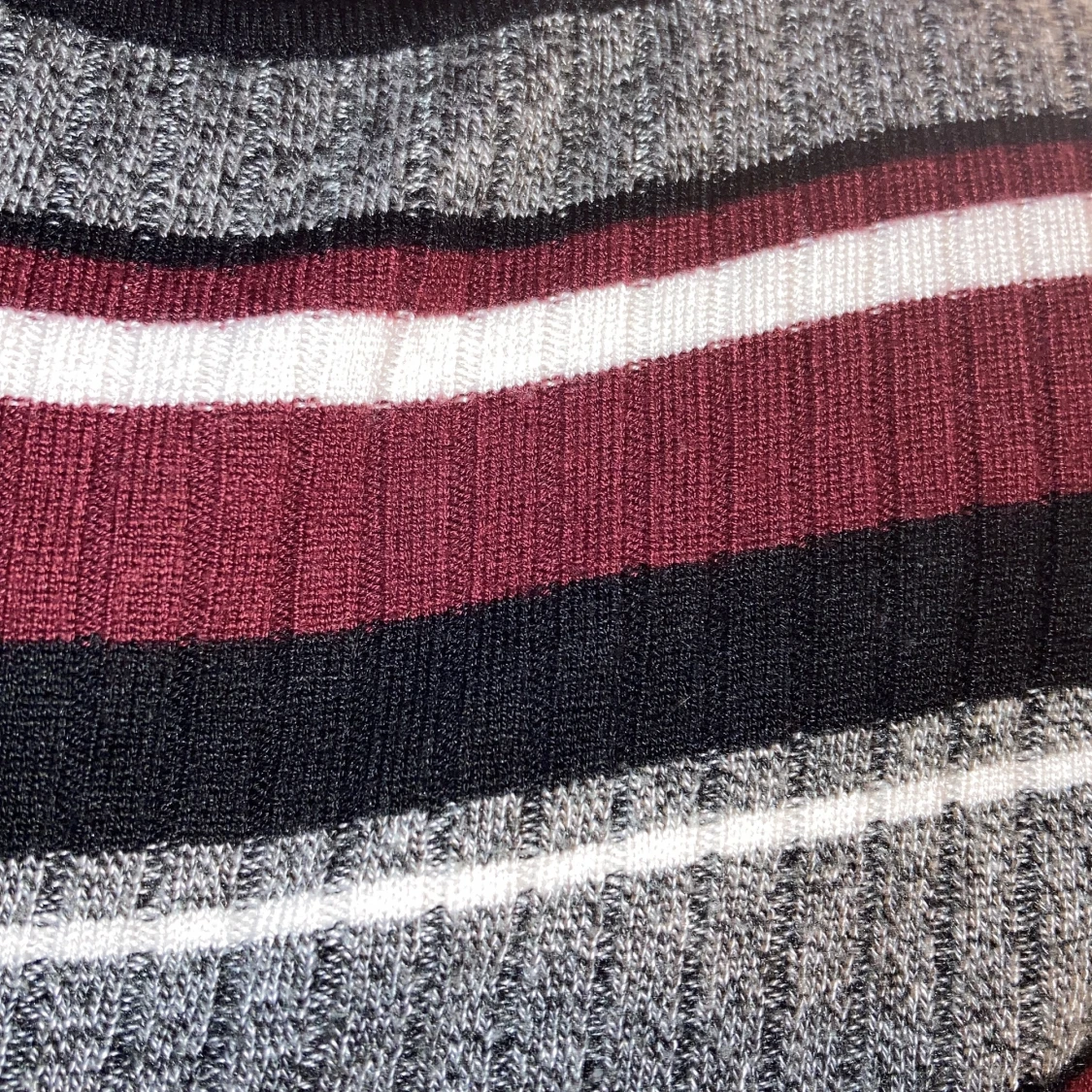 Randig tröja från 𝗛&𝗠 strl XS - 90