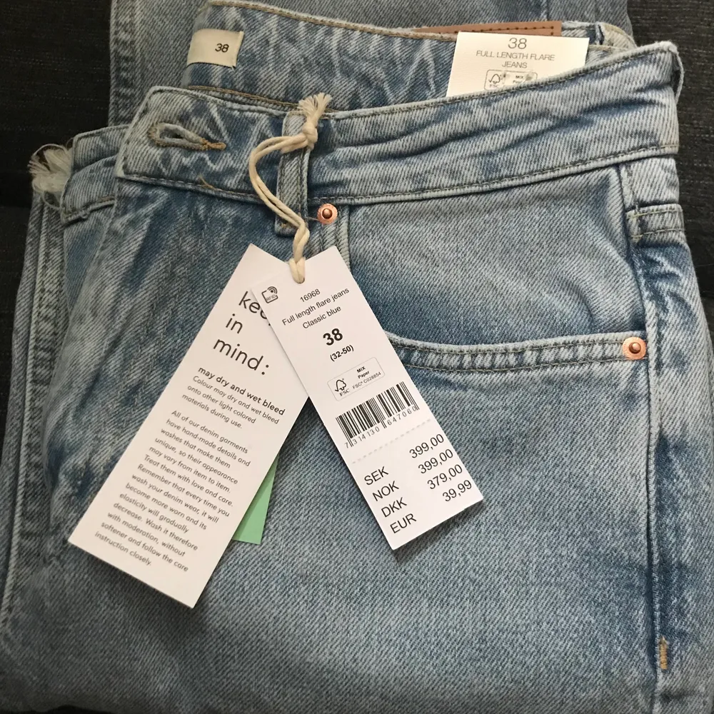 Helt nya jeans med lapparna kvar. Nypris 399kr. Jeans & Byxor.