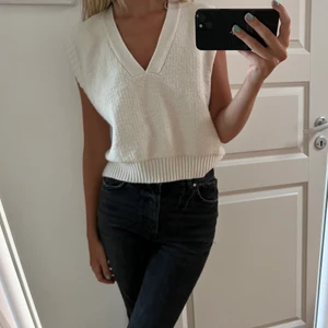 Vit stickad väst - Så fin stickad väst från Gina tricot, storlek xs 🤍