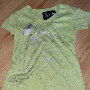 T-shirt  - Oanvänd t-shirt skriv vid intresse du står för frakt 