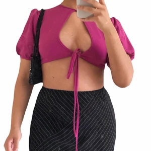 Lila topp - Storlek står ej, passar 34/36  Spårbarfrakt: 51kr  Klicka inte på ’köp nu’ kontakta mig vid intresse 🌸