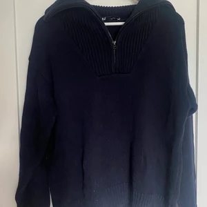 Stickad tröja  - En underbart snygg och skön stickad tröja från zara. Nyskick