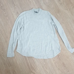 Stickad långärmad tröja - En tnunt stickad långärmad tröja 